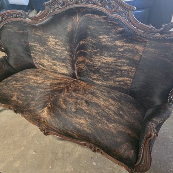 Holloway's Custom Upholstery - Furniture Reupholstery Near Me - Dallas, Texas Holloway's Custom Upholstery - Furniture Reupholstery Near Me - Dallas, Texas