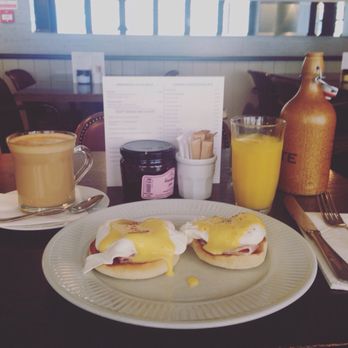 Côte Brasserie - Egg Benedict with late and fresh orange juice. Lovely breakfast! - British Near Me - Oxford, OXF