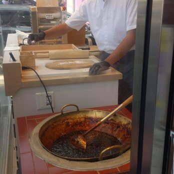 Xing Fu Tang - Boba being hand roasted - Bubble Tea Near Me - Flushing, New York Xing Fu Tang - Boba being hand roasted - Bubble Tea Near Me - Flushing, New York