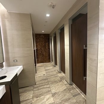 Delta Sky Club - Women's restroom - Airport Lounges Near Me - Austin, Texas Delta Sky Club - Women's restroom - Airport Lounges Near Me - Austin, Texas