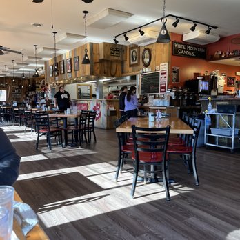 Polly's Pancake Parlor - Breakfast & Brunch Near Me - Sugar Hill, New Hampshire Polly's Pancake Parlor - Breakfast & Brunch Near Me - Sugar Hill, New Hampshire