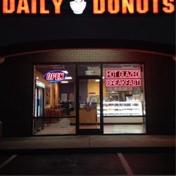 Daily Donuts - Outside