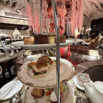 Palm Court - Bars Near Me - Chicago, Illinois