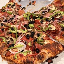 Willie's Pizza & Wings - Supreme