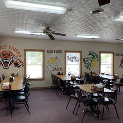 Carson’s Corner Pizza & Ice Cream - Dining room
