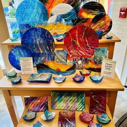 Gorgeous glass work. Gorgeous glass work.