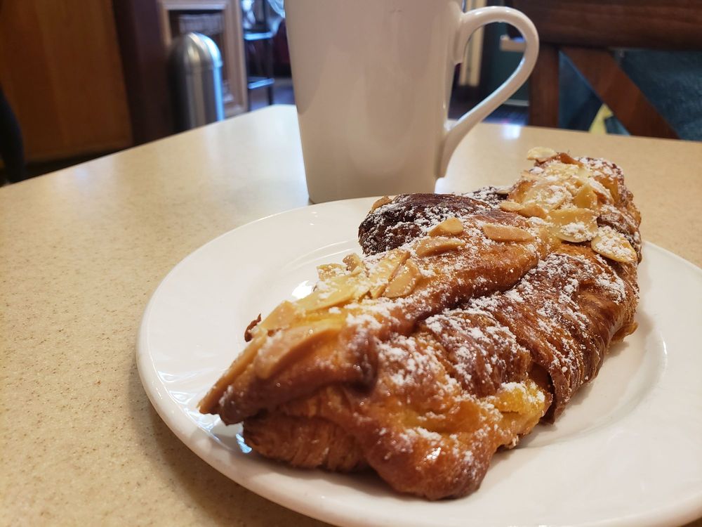 JULIEN’S PATISSERIE, BAKERY & CAFE Updated September 2024 59 Photos