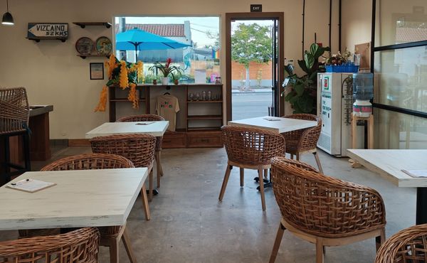 Una Mas on Adams by null