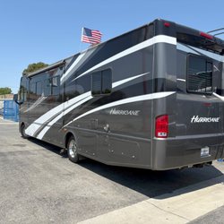 Mike Thompson's RV Super Store - Thor Hurricane 32A