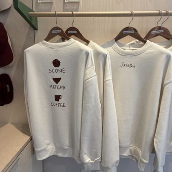 Jandii - sweatshirt - Coffee & Tea Near Me - San Francisco, California Jandii - sweatshirt - Coffee & Tea Near Me - San Francisco, California