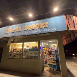Tigers Liquors - Exterior