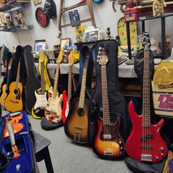 Monroe County Flea Market - Hippie has a large variety of nice guitars at great prices