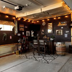 La Tea Da’s - Bar, mirror and antique decor