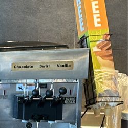 Interior: ¡FREE ice cream!
