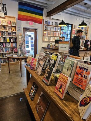 Tombolo Books by null