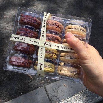 La Maison Du Chocolat - Madison Ave - Ganache Macarons 12 pcs - Chocolatiers & Shops Near Me - New York, New York