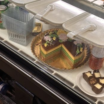 Le Croissant Dore - Bakeries Near Me - Westminster, California