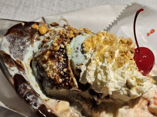 Pop's Ice Cream & Soda Bar by null
