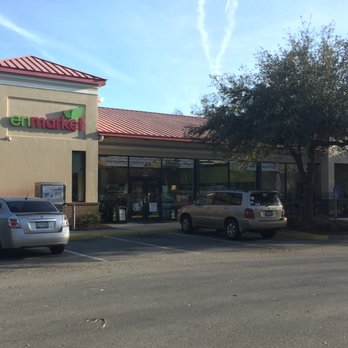 Enmarket - two cars parked in front of a restaurant - Gas Stations Near Me - Bluffton, South Carolina