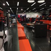 nike outlet assembly row