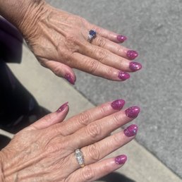 Dip nails with ombré glitter! Aren't their pretty? Pretty cool for a first-time dipper!!!!