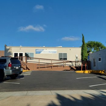 Road Runner Sports - Parking lot - Shoe Stores Near Me - Solana Beach, California