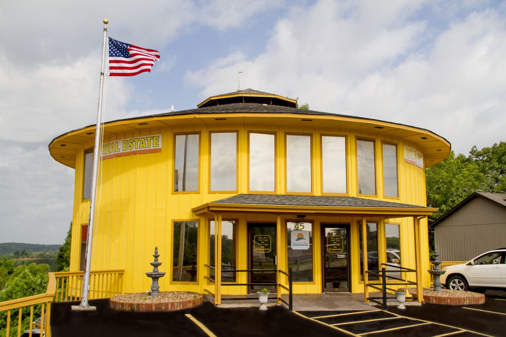 TABLE ROCK’S BEST, REALTOR Contact Agent 45 Notch Shopping Ln