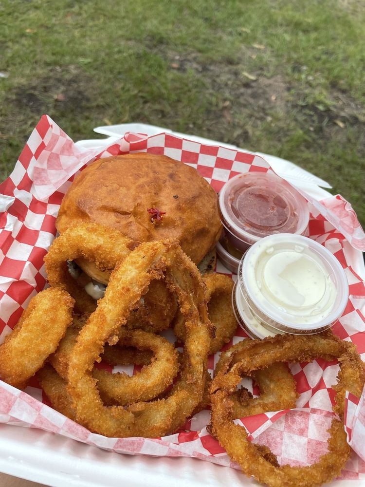 Maple Beach Grill Logo