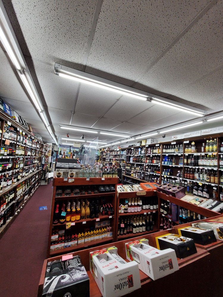 SHAMROCK WINES & LIQUORS Updated August 2024 20 Photos 5995