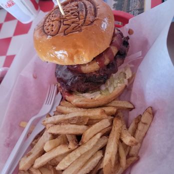 Mad Madeline's Grill - Onion ring Burger - Burgers Near Me - Temecula, California