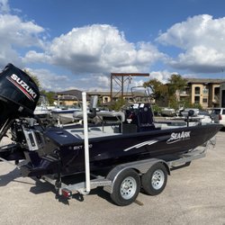 Action Marine - 220 BXT SeaArk with a 200 Suzuki