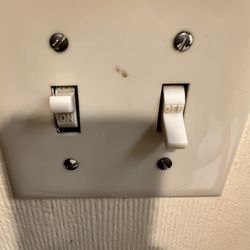 Days Inn by Wyndham Tiffin - Light switch in the bathroom
