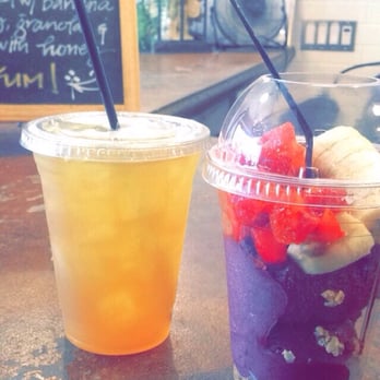 Molinos Coffee - Iced green tea and organic acai bowl - Coffee & Tea Near Me - Riverside, California