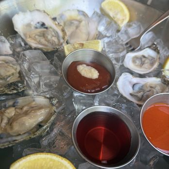 Saltwater Coastal Grill - Mediterranean Near Me - Rosemont, Illinois