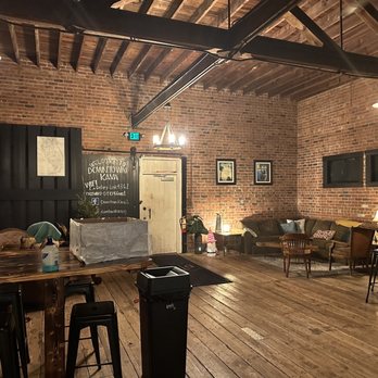 Downtown Kava - Entrance; more seating - Coffee & Tea Near Me - Punta Gorda, Florida