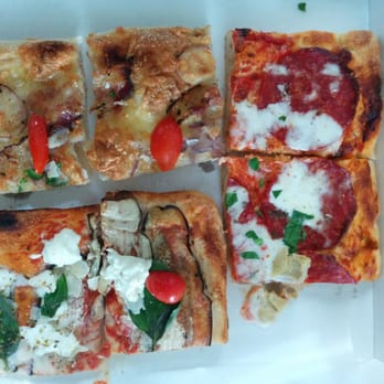 Mamma Roma - Good, but lots of crust for €17! - Pizza Near Me - Paris, 75