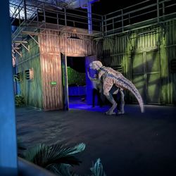 Jurassic World The Exhibition - Raptor blue!