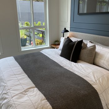 Mosaic Homes - a bedroom with a large bed - General Contractors Near Me - Vancouver, British Columbia Mosaic Homes - a bedroom with a large bed - General Contractors Near Me - Vancouver, British Columbia