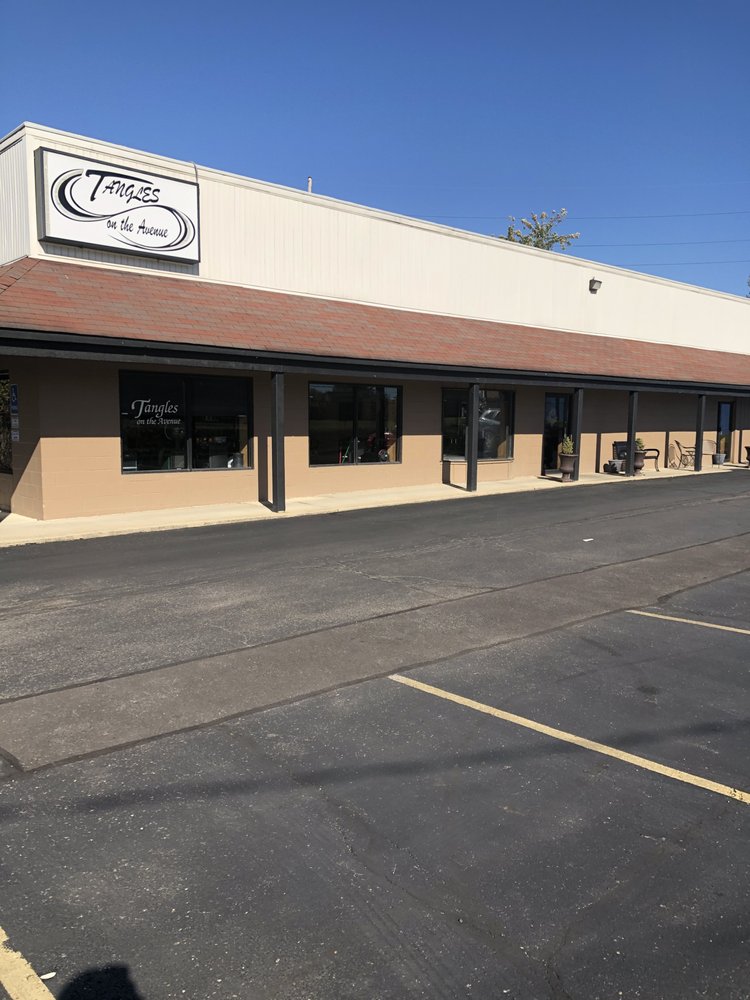 TANGLES ON THE AVENUE Updated October 2024 918 Slocum St, Lancaster, Ohio Blow Dry/Out