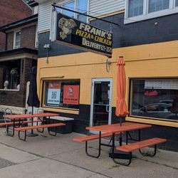 Franks Pizza & Chicken - Front of Frank's Pizza and Kitchen