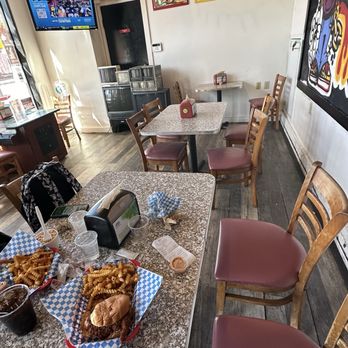 World Famous Hotboys - Seating Area - American Near Me - Sacramento, California World Famous Hotboys - Seating Area - American Near Me - Sacramento, California