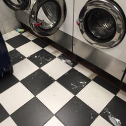 Bobo's Bubbles - Disgusting! Dirty! Filthy!! And to boot-the machines do not work properly! Terrible customer service! Avoid at all costs!