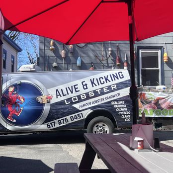 Alive & Kicking Lobsters - Patio area - Seafood Near Me - Cambridge, Massachusetts