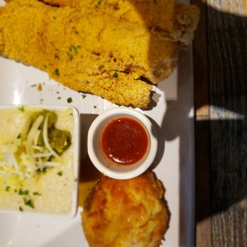 Gochas Breakfast Bar | Cascade - Fish, honey biscuit and jalapeño grits - Wine Bars Near Me - Atlanta, Georgia