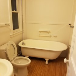 Heritage Manor Apartments - Apt 20 bathroom.