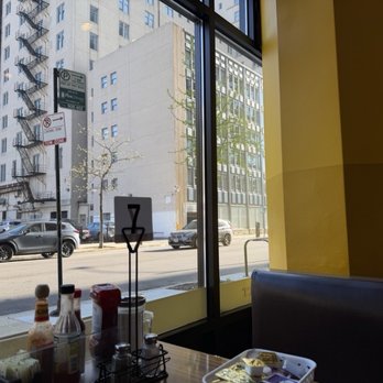 Lasalle Cafe Luna - A great city vibe - Breakfast & Brunch Near Me - Chicago, Illinois