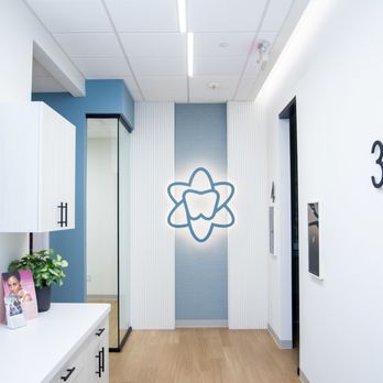 Elevated Oral Surgery - Elevated Oral Surgery hallway - Oral Surgeons Near Me - Houston, Texas Elevated Oral Surgery - Elevated Oral Surgery hallway - Oral Surgeons Near Me - Houston, Texas