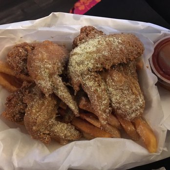 Shark's Fish & Chicken - 4 wings with lemon pepper and mild sauce - Chicken Wings Near Me - Dallas, Texas