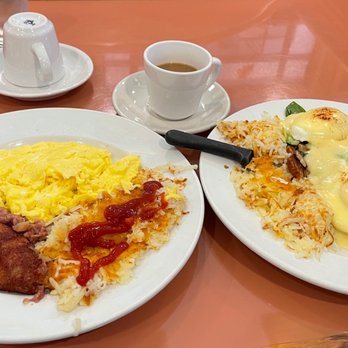 Tiffany's Restaurant & Cafe - Corned Beef Hash and 2 Eggs and egg The Works Benedict - American Near Me - Des Plaines, Illinois