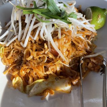 Star Noodle - Pad Thai (I'm allergic to peanuts so they removed it.) - Asian Fusion Near Me - Lahaina, Hawaii